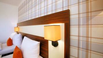 Standard Double Room | Peti besi dalam bilik, meja, Wi-fi percuma