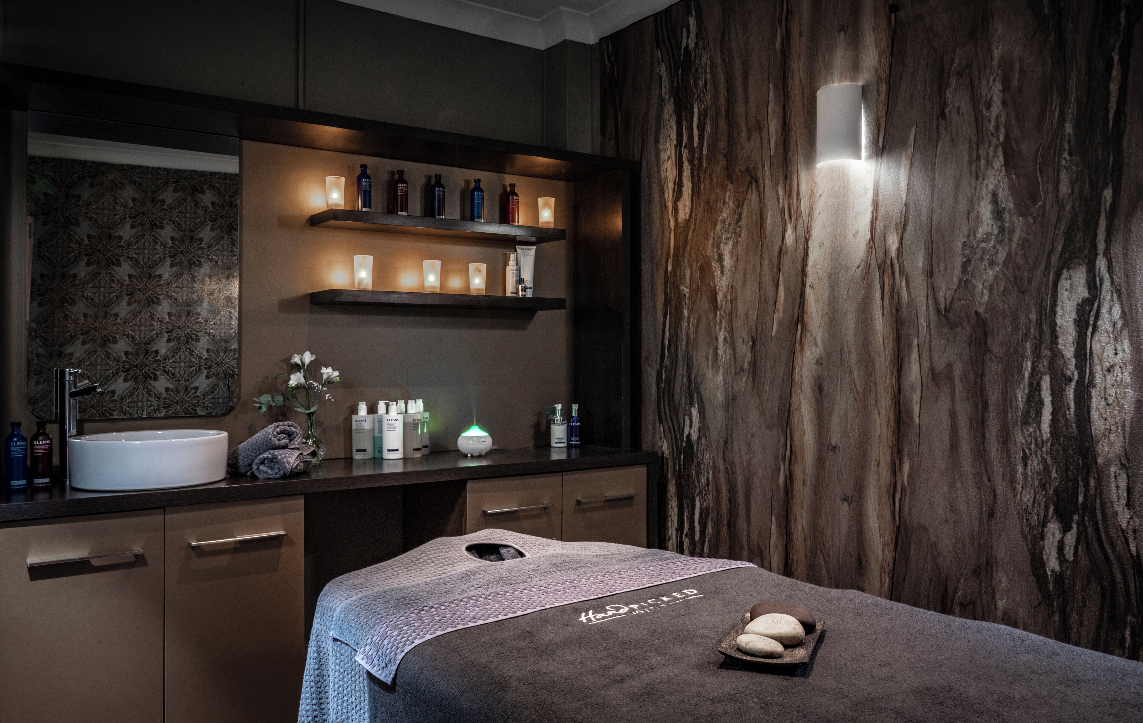 Tratamientos corporales, aromaterapia y masajes con piedras calientes 