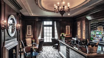 2 bar/lounge