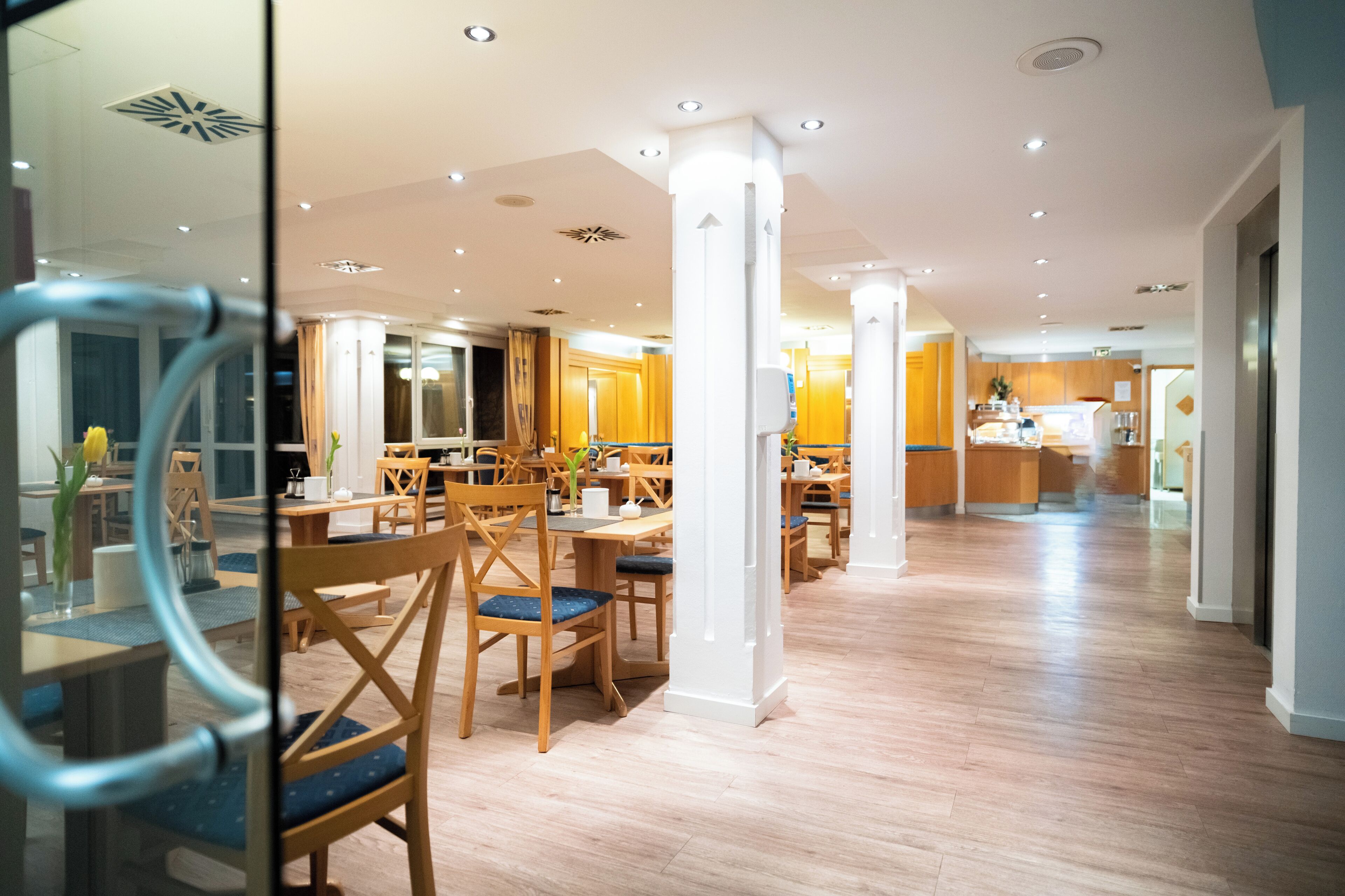 Desayuno buffet diario (EUR 14.90 por persona)