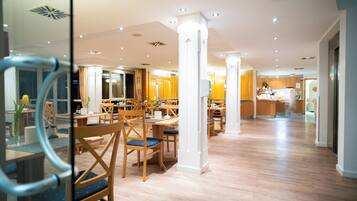 Frühstücksbuffet unter der Woche (12.90 EUR pro Person)