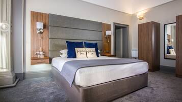 King Room With Balcony | 1 bedroom, iron/ironing board, free WiFi, bed sheets