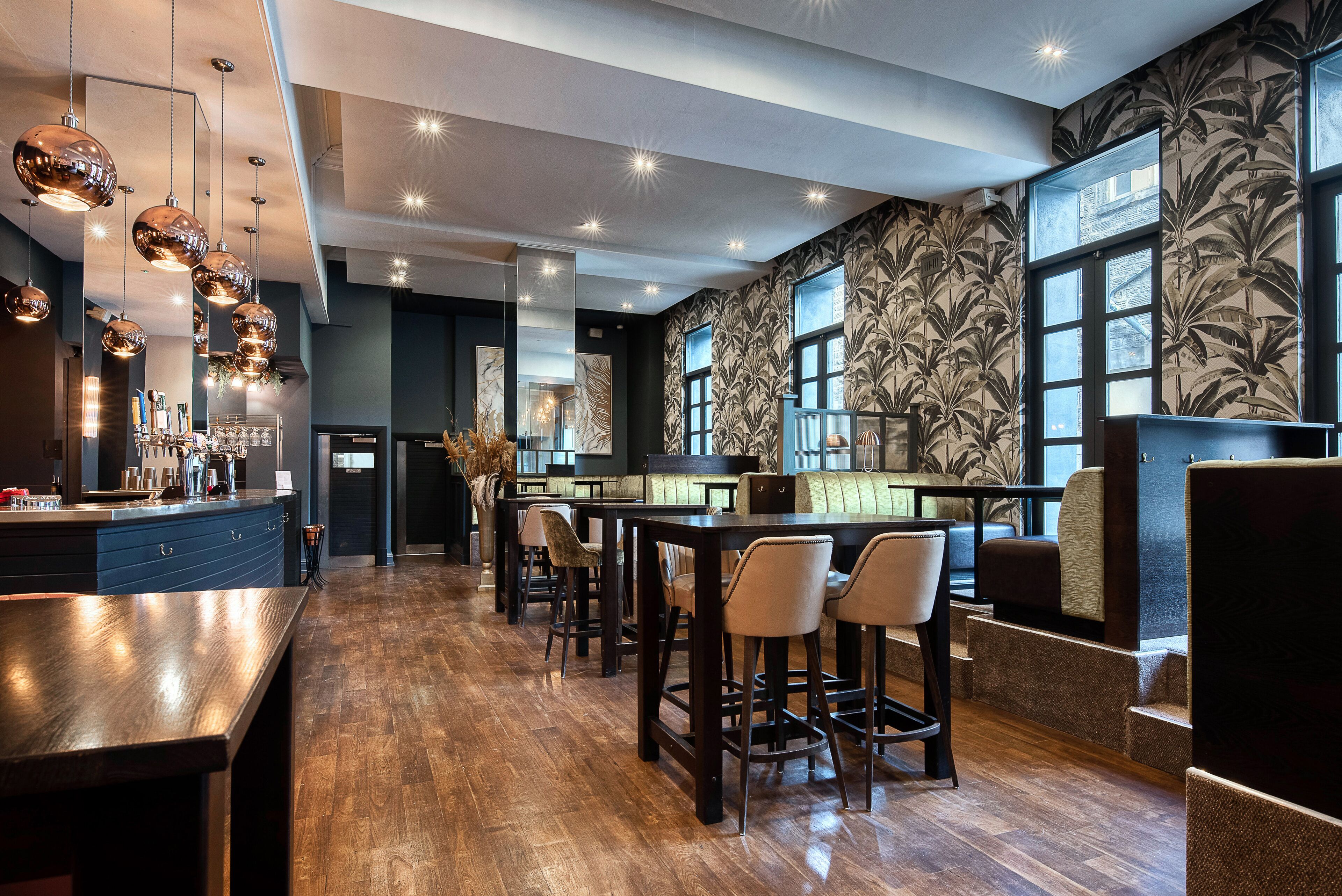 serves lunch and dinner