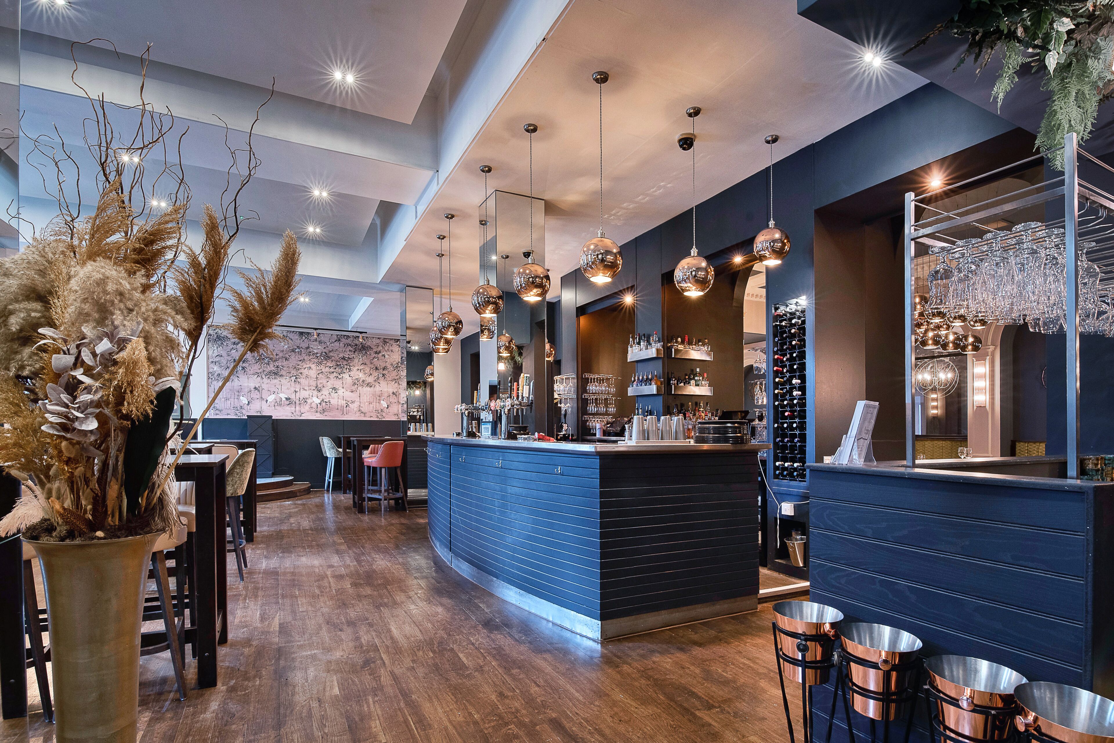 serves lunch and dinner