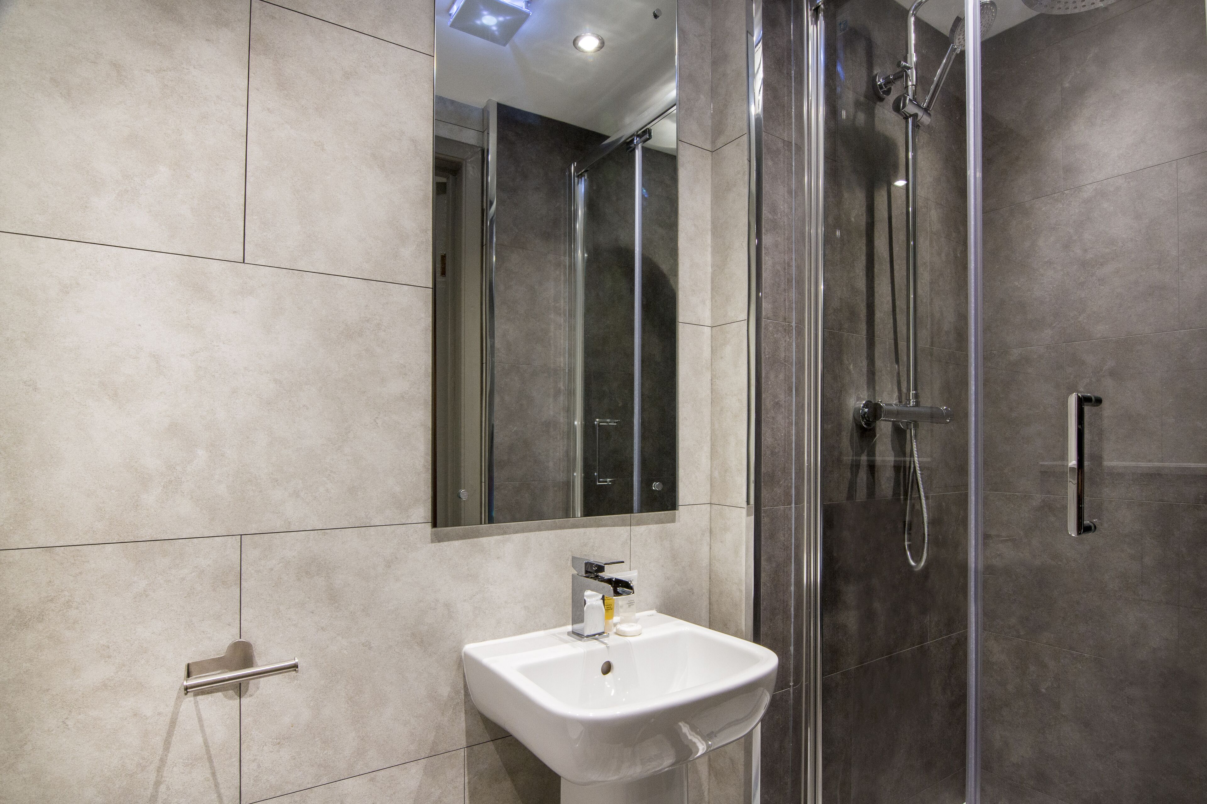 standard single room | bathroom | shower, free toiletries, hair dryer, towels