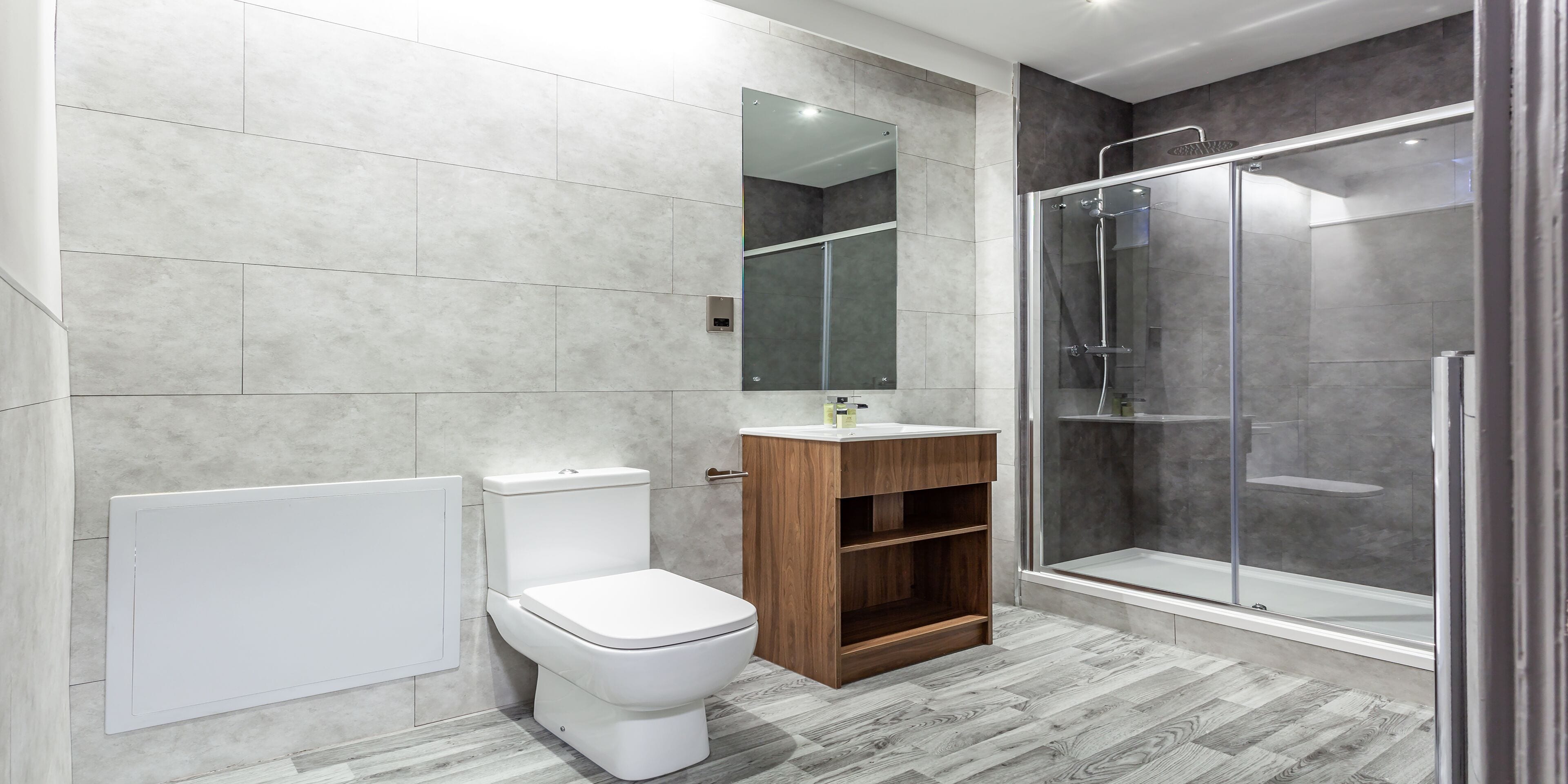 deluxe double room | bathroom | shower, free toiletries, hair dryer, towels