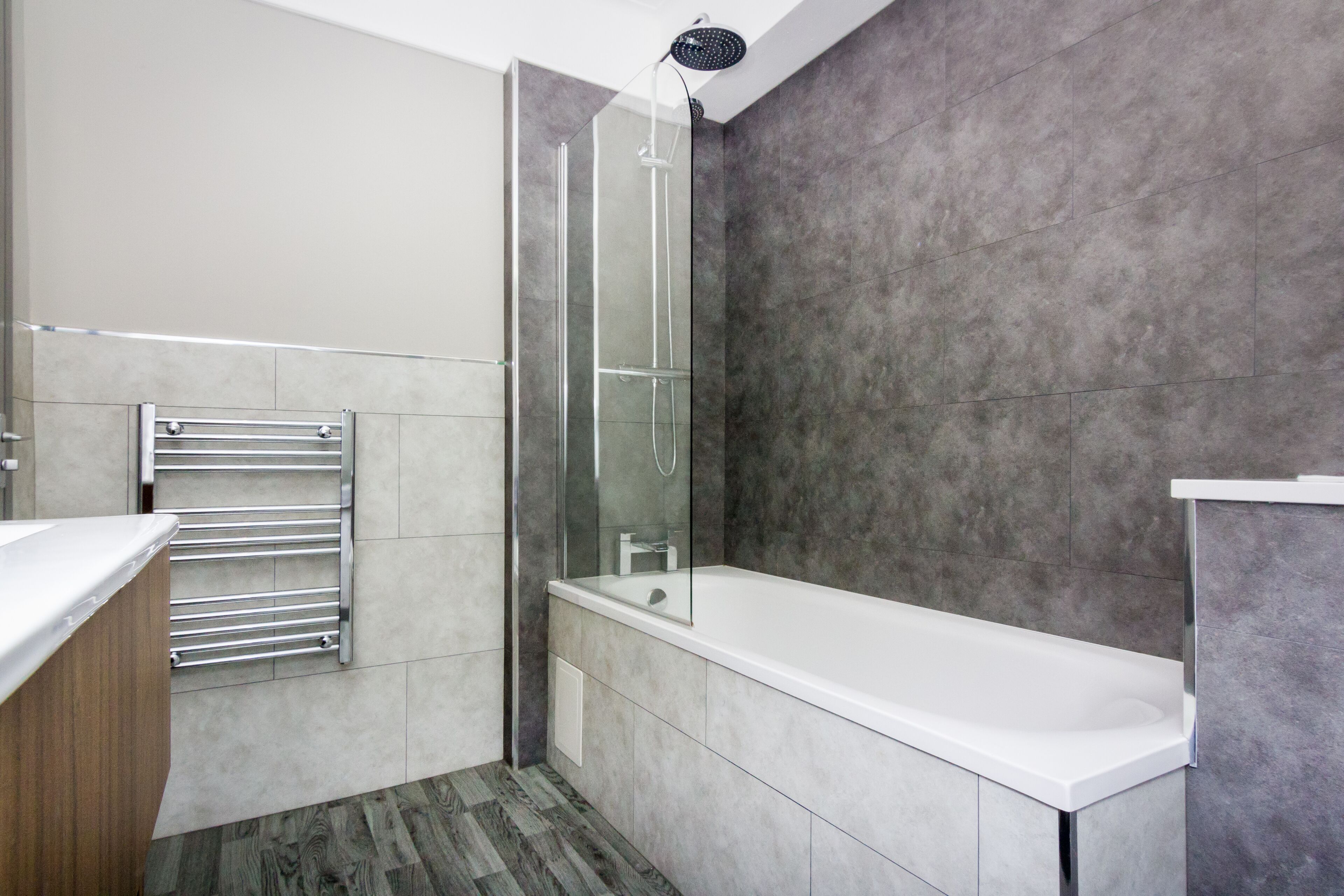 standard double room | bathroom | shower, free toiletries, hair dryer, towels