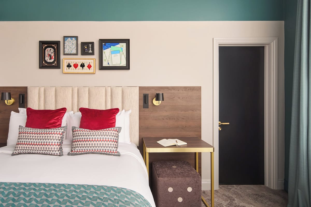 Premium Room, 1 Queen Bed with Sofa bed