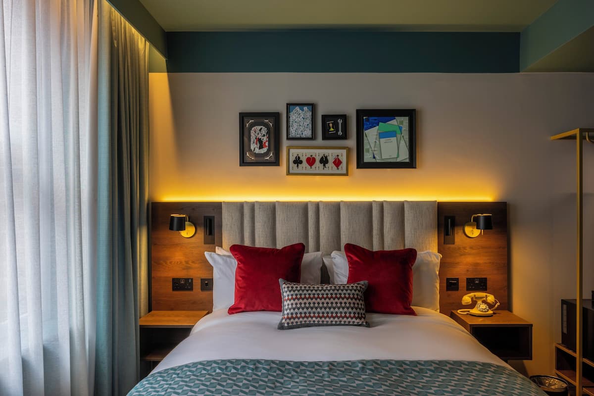 Premium Room, 1 Queen Bed