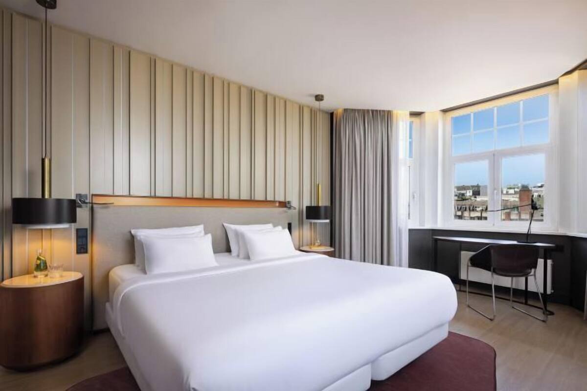 Minibar, desk, blackout drapes, soundproofing