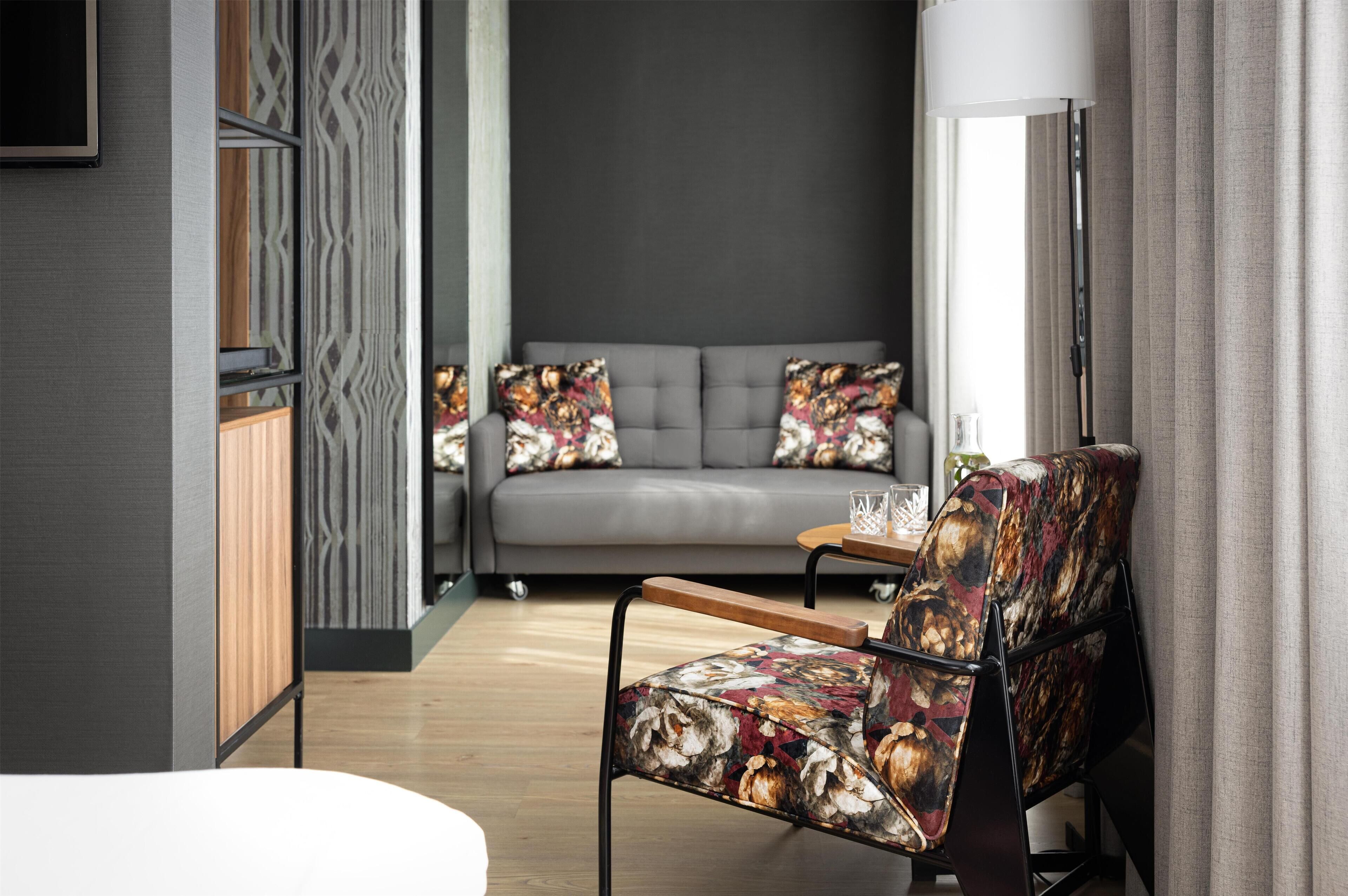 Minibar, desk, blackout drapes, soundproofing