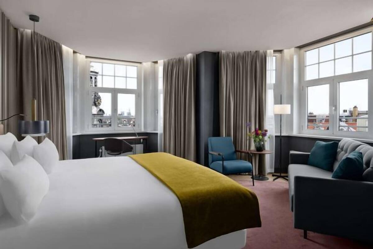 Minibar, desk, blackout drapes, soundproofing