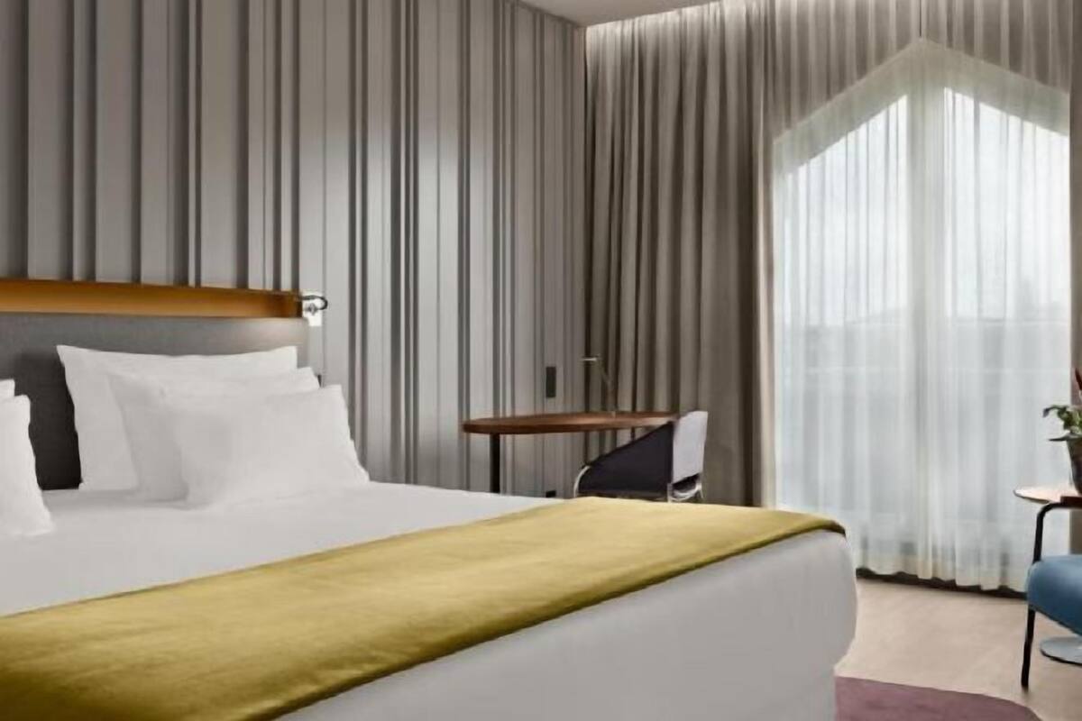 Minibar, desk, blackout drapes, soundproofing