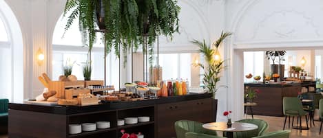 Petit déjeuner complet servi tous les jours en supplément