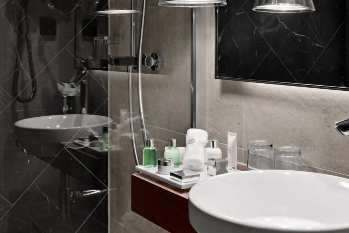 Bathroom | Eco-friendly toiletries, hair dryer
