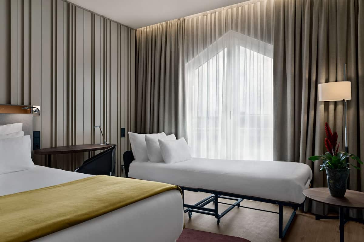 1 chambre, minibar, bureau, rideaux occultants