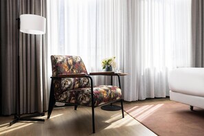 迷你吧、办公桌、遮光窗帘、隔音