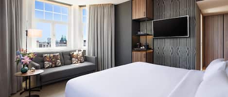 Junior Suite, Balcony (View) | Minibar, desk, blackout drapes, soundproofing