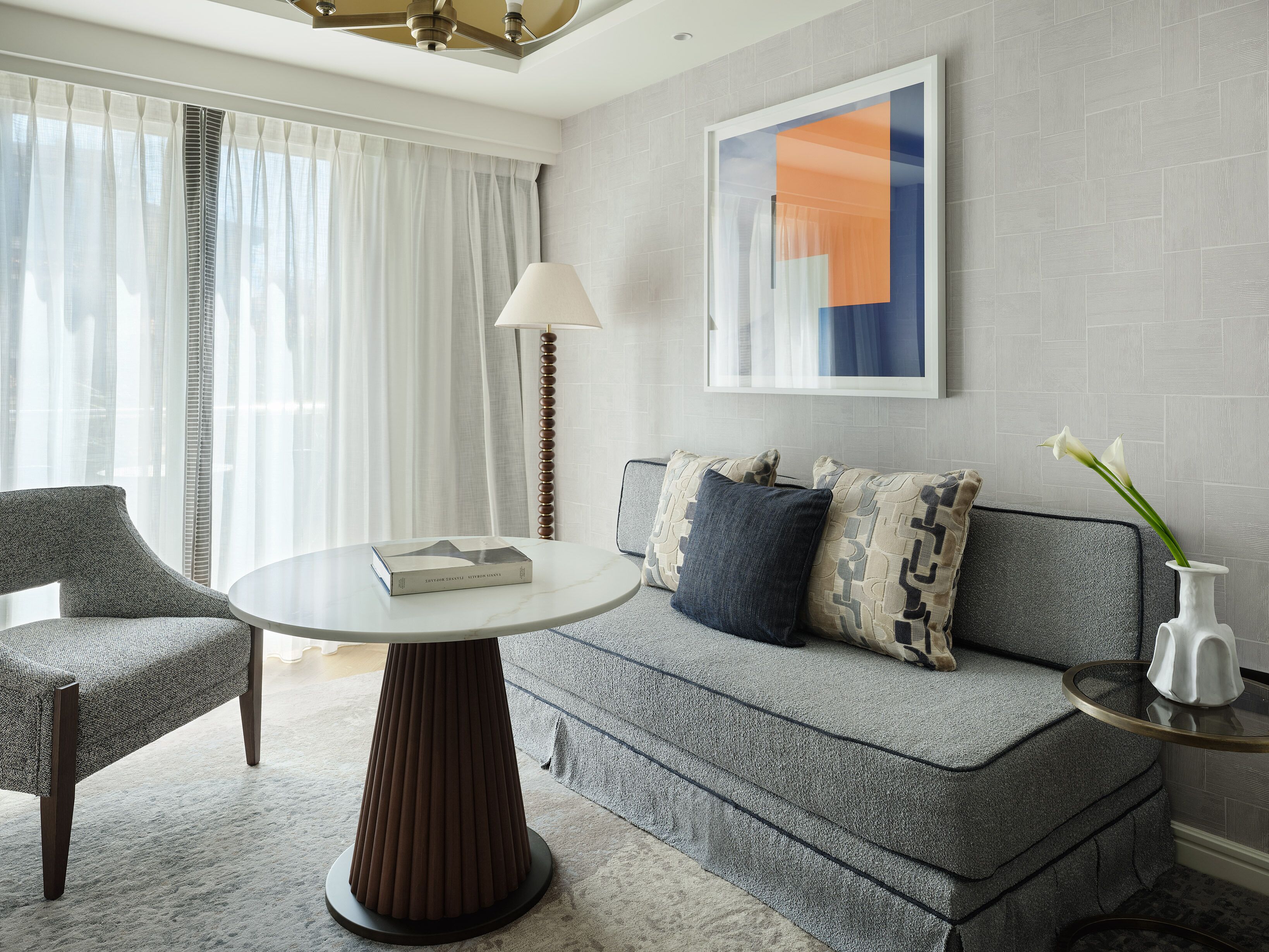 Suite junior, vistas al jardín | Ropa de cama de alta calidad, minibar, caja fuerte y escritorio