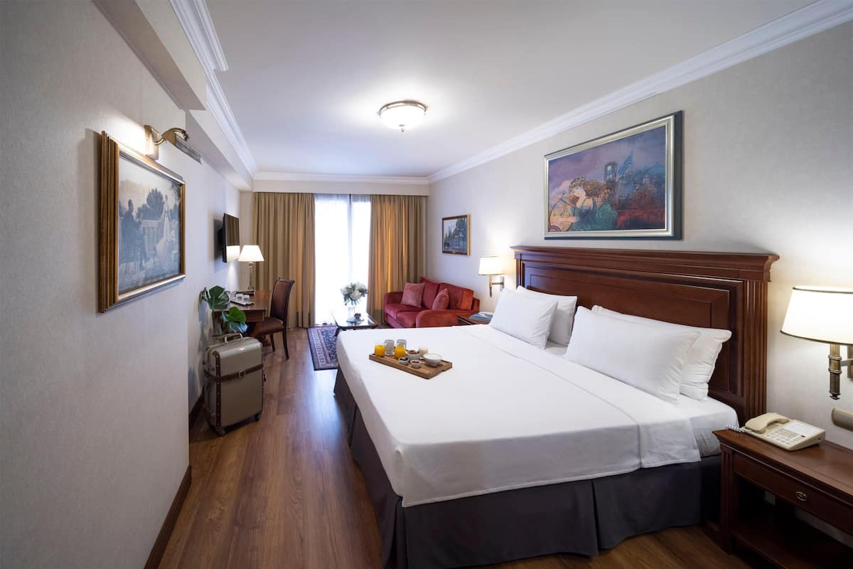 Premium Room Acropolis View & Balcony | 1 habitación, ropa de cama de alta calidad y minibar