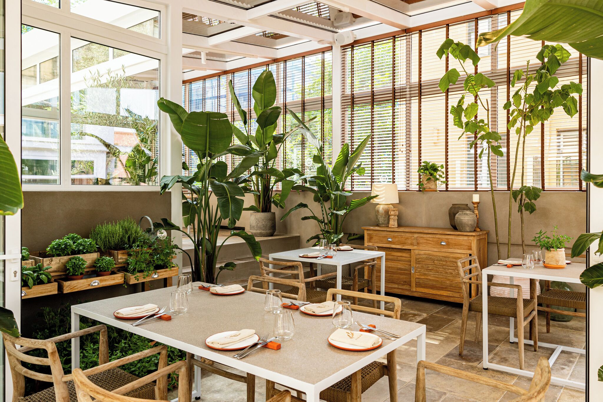 2 restaurants, breakfast, lunch, dinner served; mediterranean cuisine