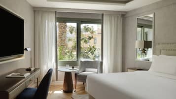 Premium Room, Garden View | Premium bedding, minibar, in-room safe, desk