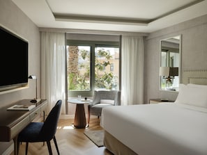 Habitación Premium, vista al jardín | Ropa de cama de alta calidad y minibar