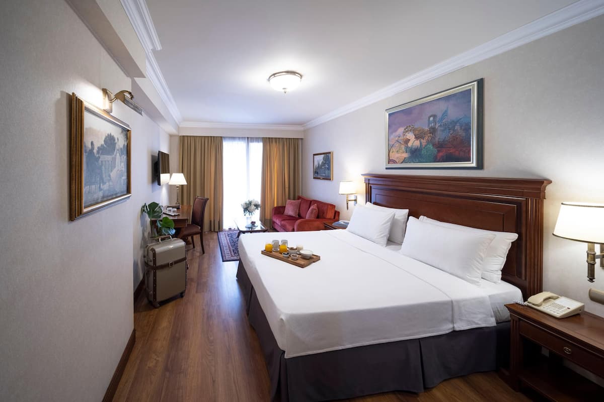 Premium Room Acropolis View & Balcony | Premium bedding, minibar, in-room safe, desk