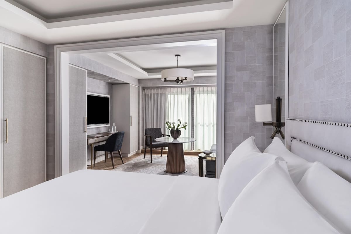 Ropa de cama de alta calidad y minibar