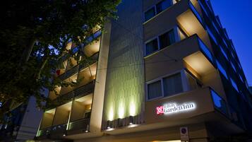 Fassade der Unterkunft â Abend/Nacht