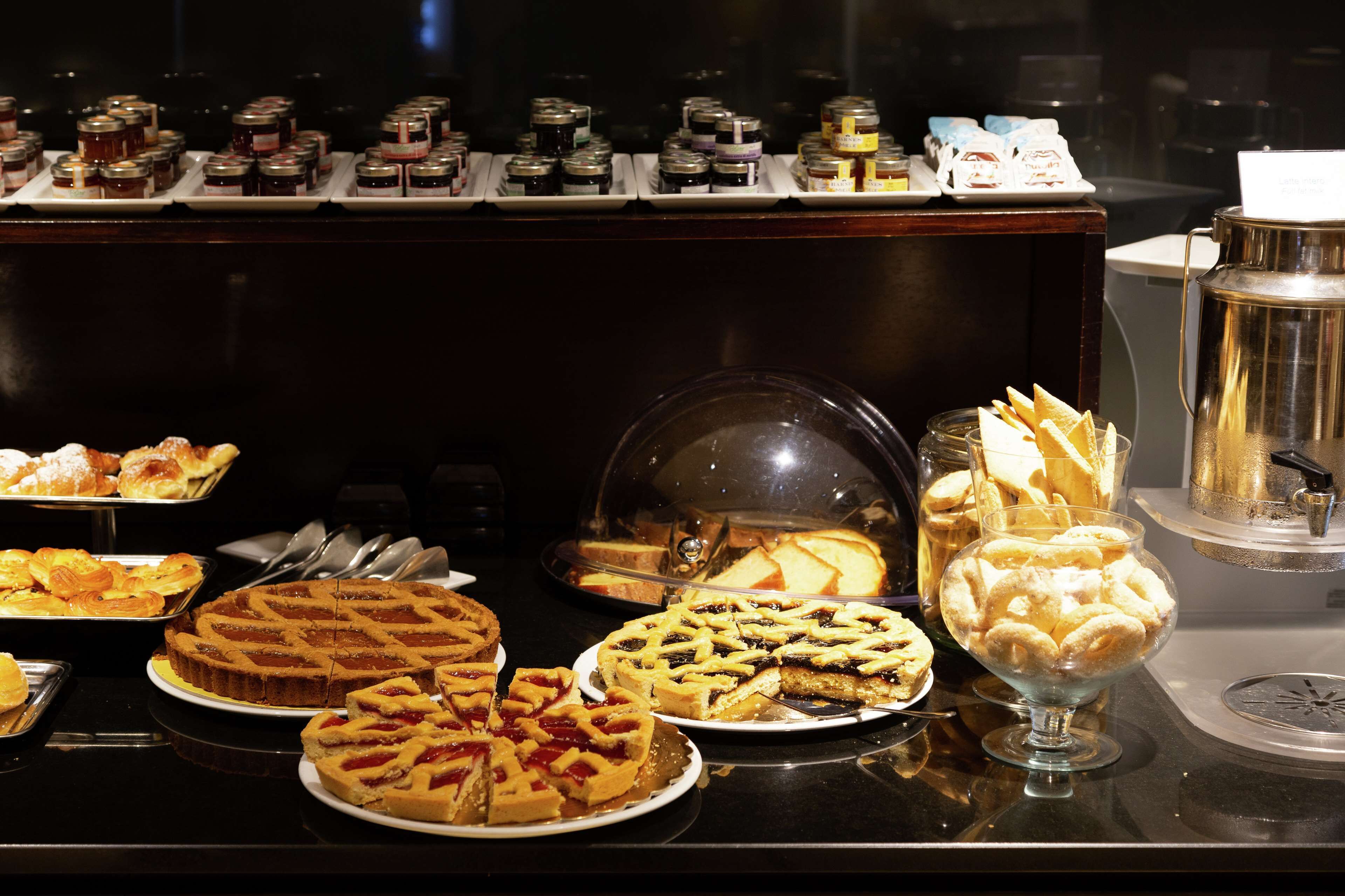 daily full breakfast (eur 20 per person)