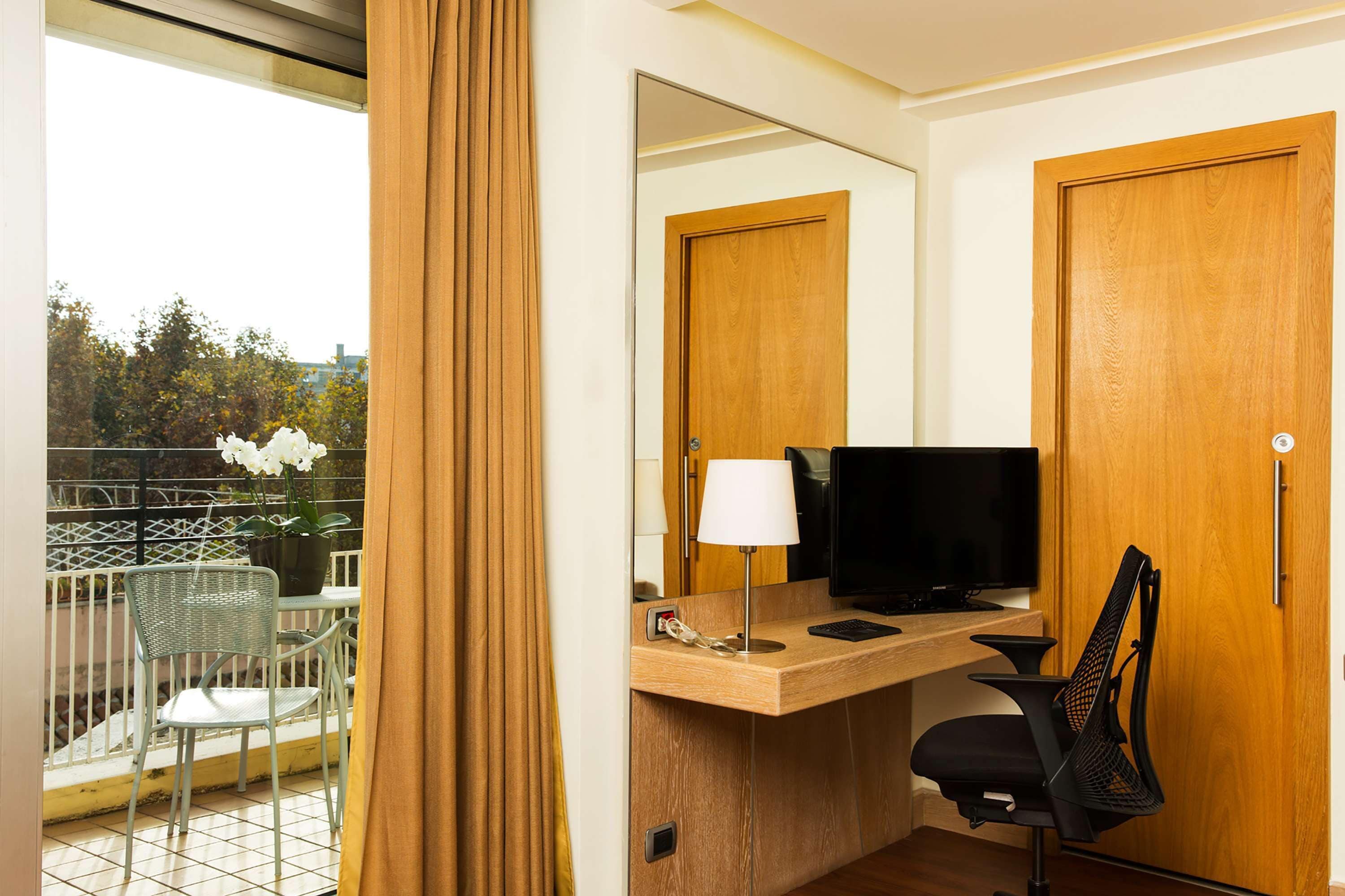 superior room, 1 king bed | premium bedding, minibar, in-room safe, desk