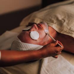 Behandlungsräume für Paare, Sauna, Whirlpool, Körperbehandlungen