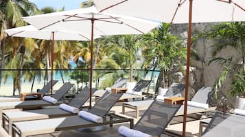 Outdoor pool, pool umbrellas, sun loungers