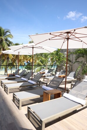 Outdoor pool, pool umbrellas, sun loungers