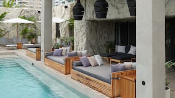 Outdoor pool, pool umbrellas, sun loungers