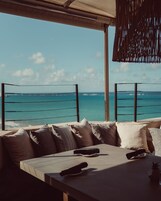 2 εστιατόρια που σερβίρουν πρωινό