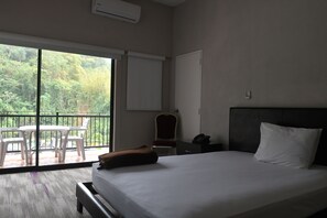 Standard Room, 1 Bedroom, Balcony | 1 bedroom, desk, blackout drapes, iron/ironing board