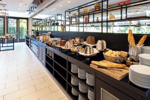 Desayuno buffet (con cargo) los fines de semana