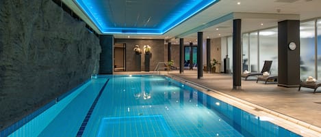 Indoor pool, sun loungers