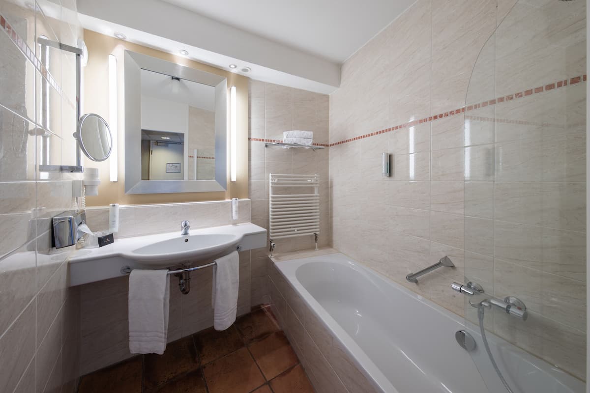 deluxe double room, balcony | bathroom | free toiletries, hair dryer, towels