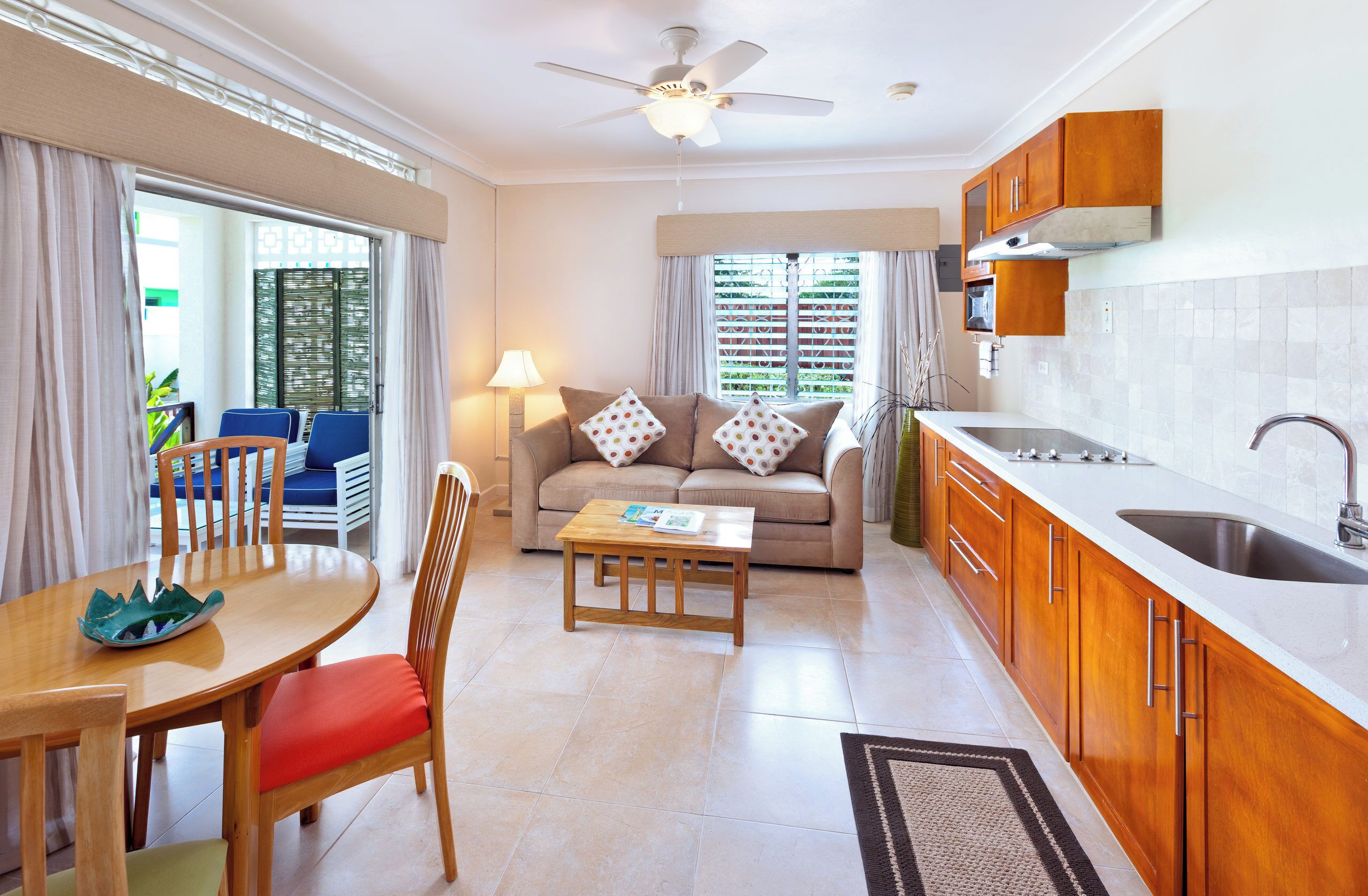 Living area | 32-inch TV with cable channels