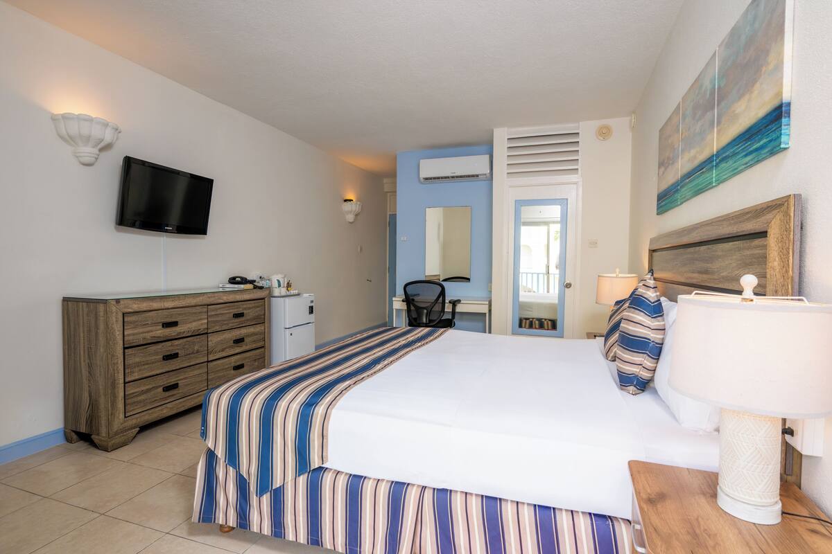 Superior Room | In-room safe, desk, iron/ironing board, cots/infant beds