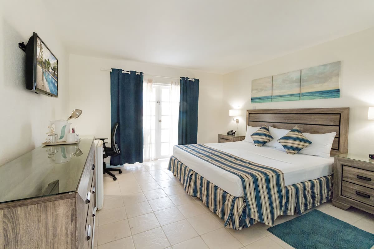 Superior Room | In-room safe, desk, iron/ironing board, cribs/infant beds