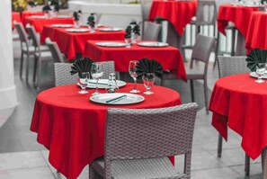 Breakfast, lunch, dinner served; seafood, pool views  - Savannah Beach Club Hotel (Hastings)