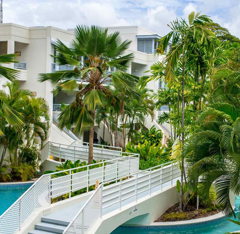 Savannah Beach Club by null