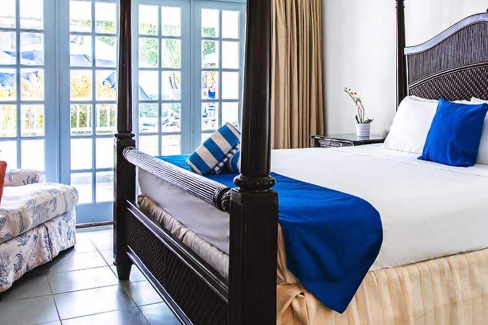 Savannah Beach Club Hotel