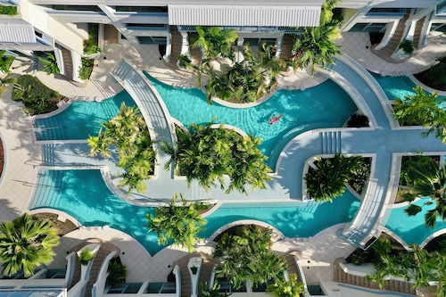 Savannah Beach Club Hotel