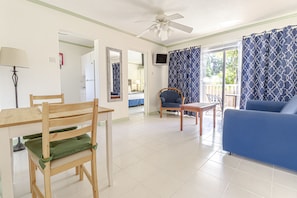 Deluxe Room, 2 Single Beds | In-room dining