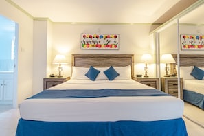 Deluxe Room, 2 Single Beds, Partial View | 1 bedroom, premium bedding, in-room safe, individually decorated